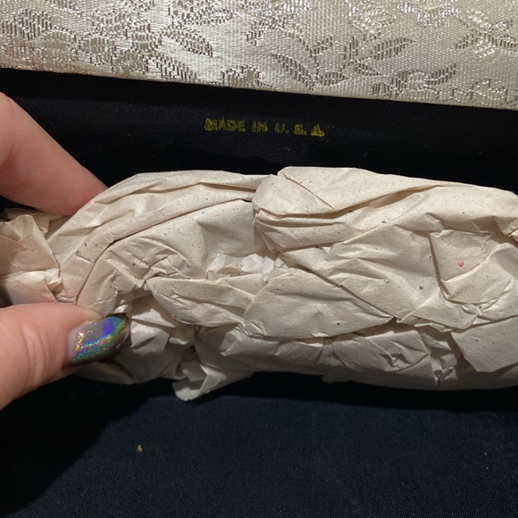 Vintage silk clutch 🤍 - Picture 12 of 12